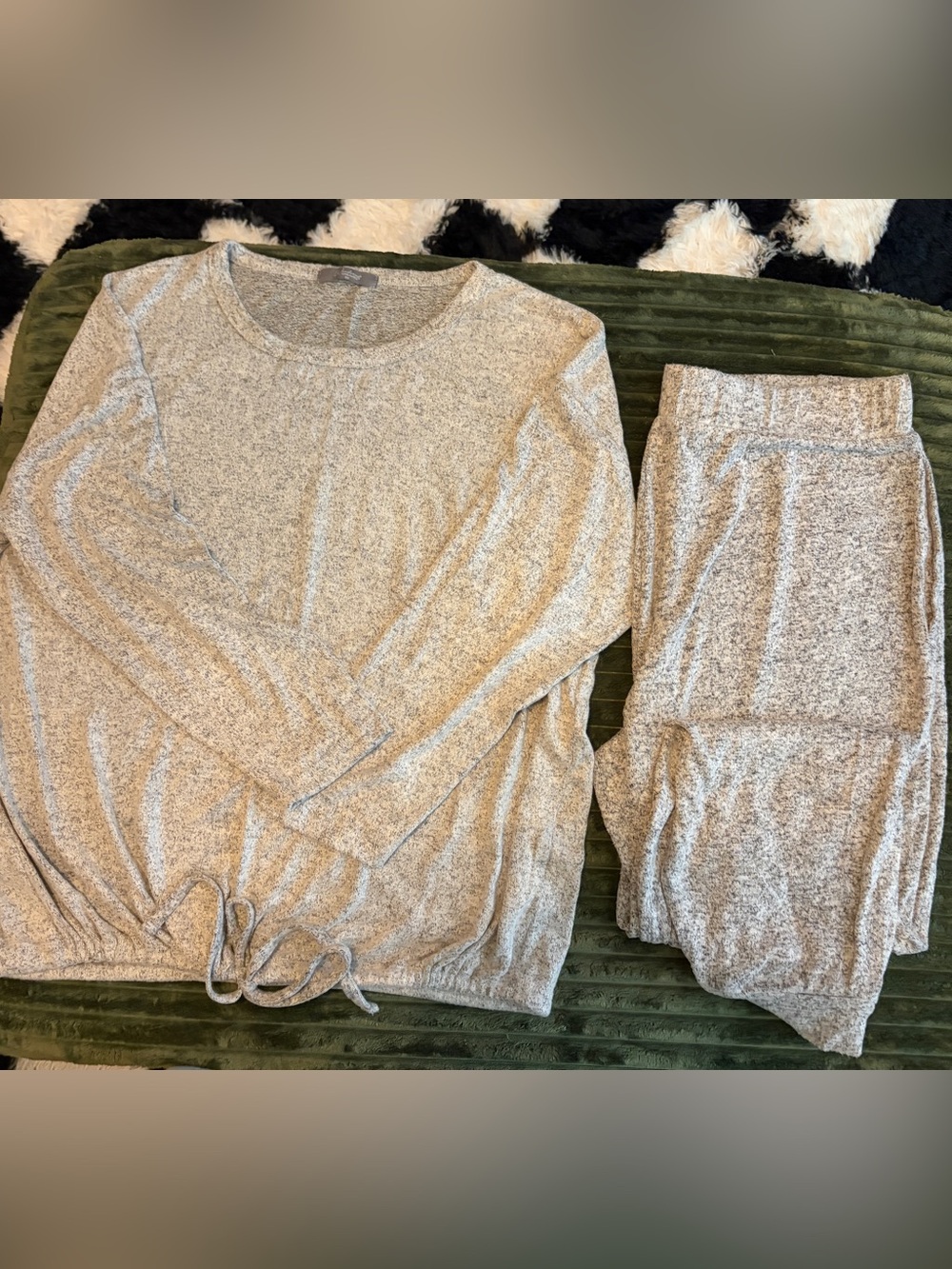 Black/white pajama set size 2X. Brand Wonderly Dreams